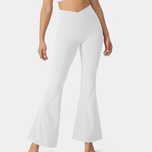 096H.- Crossover High Waisted Back Pocket Super Flare Leggings.